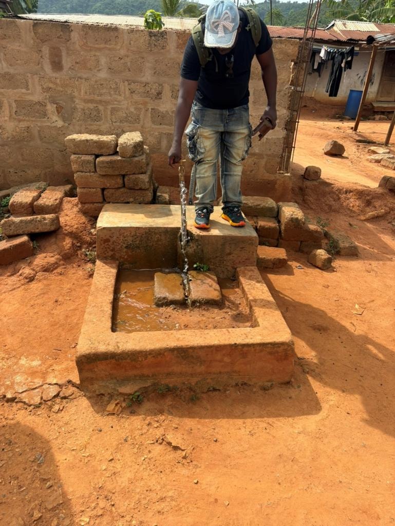 A deteriorated, non-functional standpipe in the Fotobi community